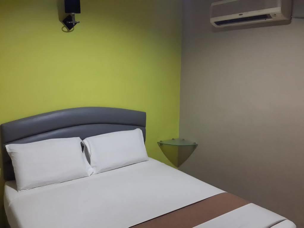 Dju Dju Hotel Batam Экстерьер фото